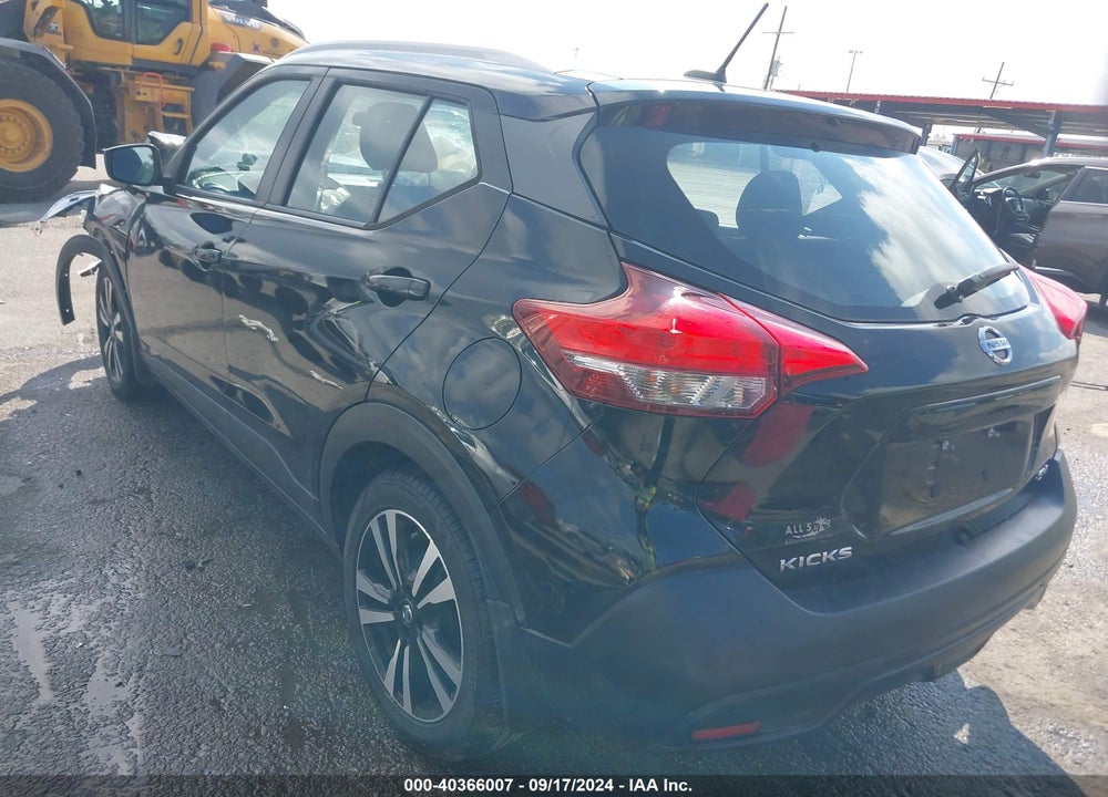 2018 NISSAN KICKS SV VIN: 3N1CP5CU1JL539948