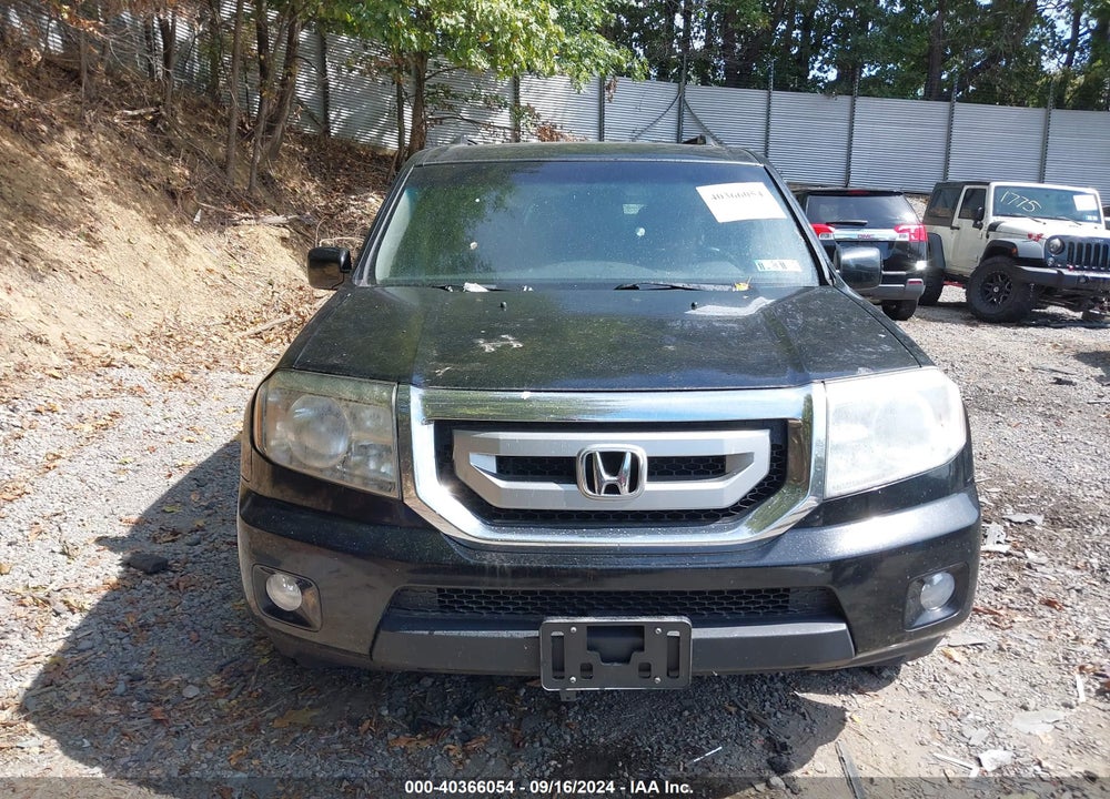 2011 HONDA PILOT EX VIN: 5FNYF4H42BB105529