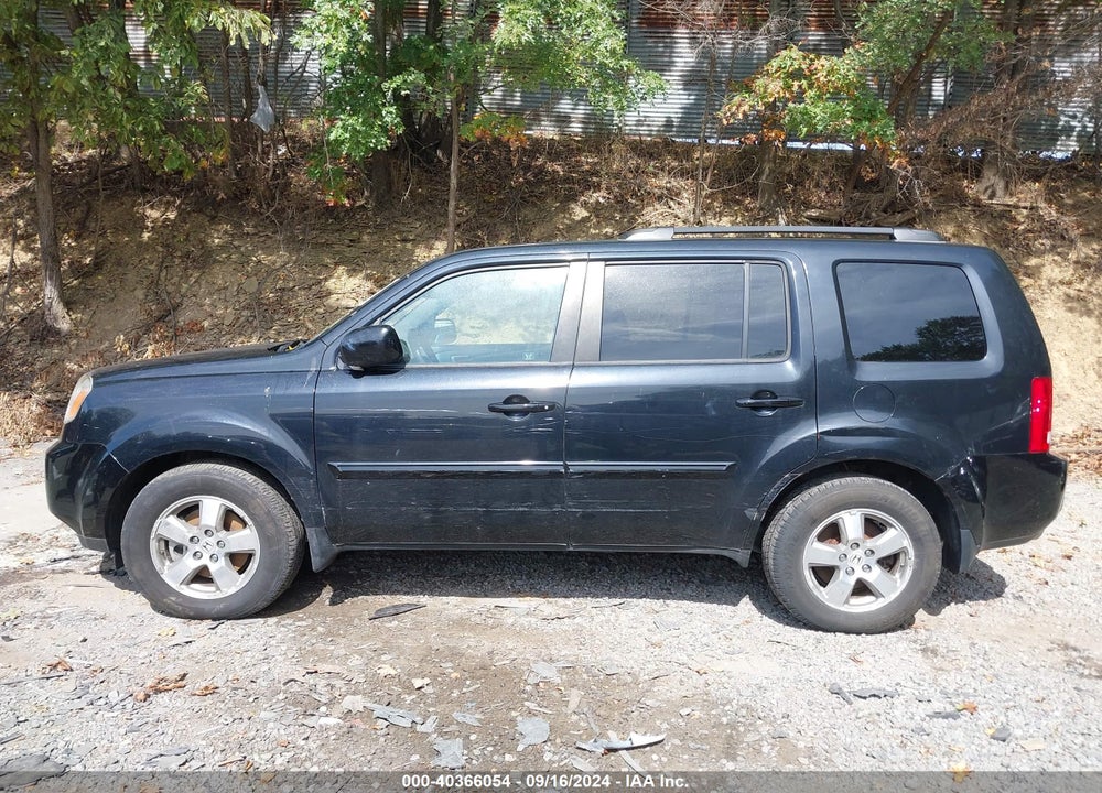 2011 HONDA PILOT EX VIN: 5FNYF4H42BB105529