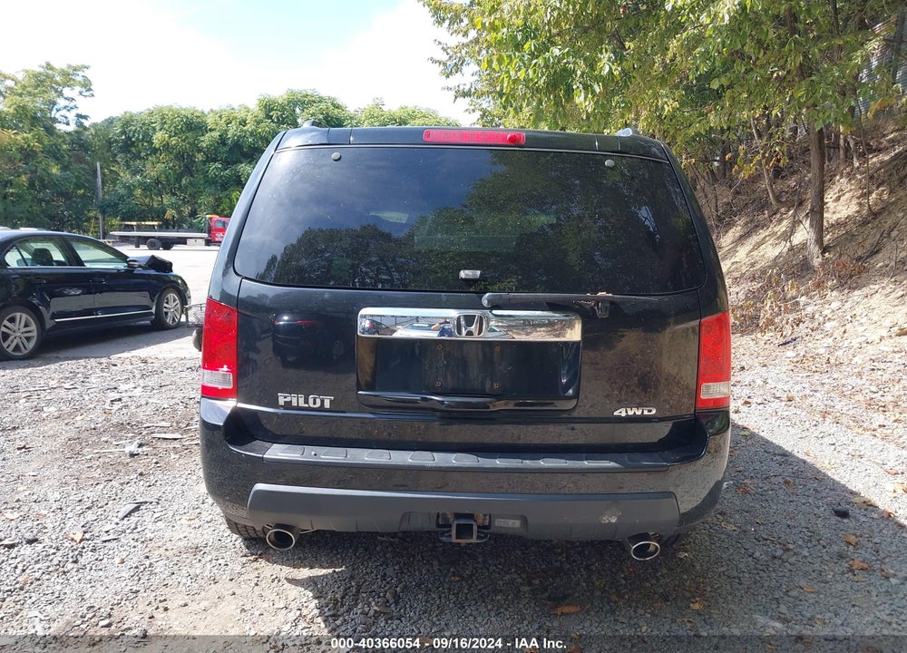 2011 HONDA PILOT EX VIN: 5FNYF4H42BB105529