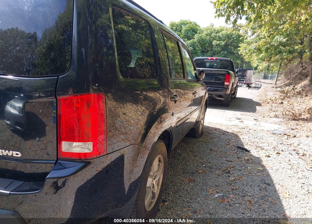2011 HONDA PILOT EX VIN: 5FNYF4H42BB105529