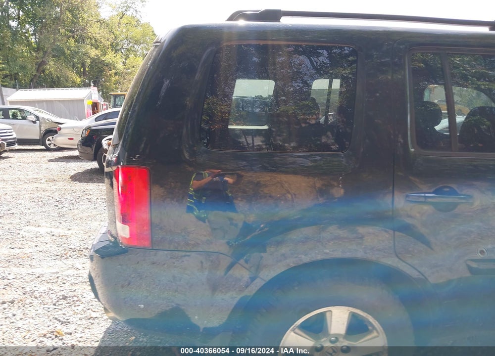 2011 HONDA PILOT EX VIN: 5FNYF4H42BB105529