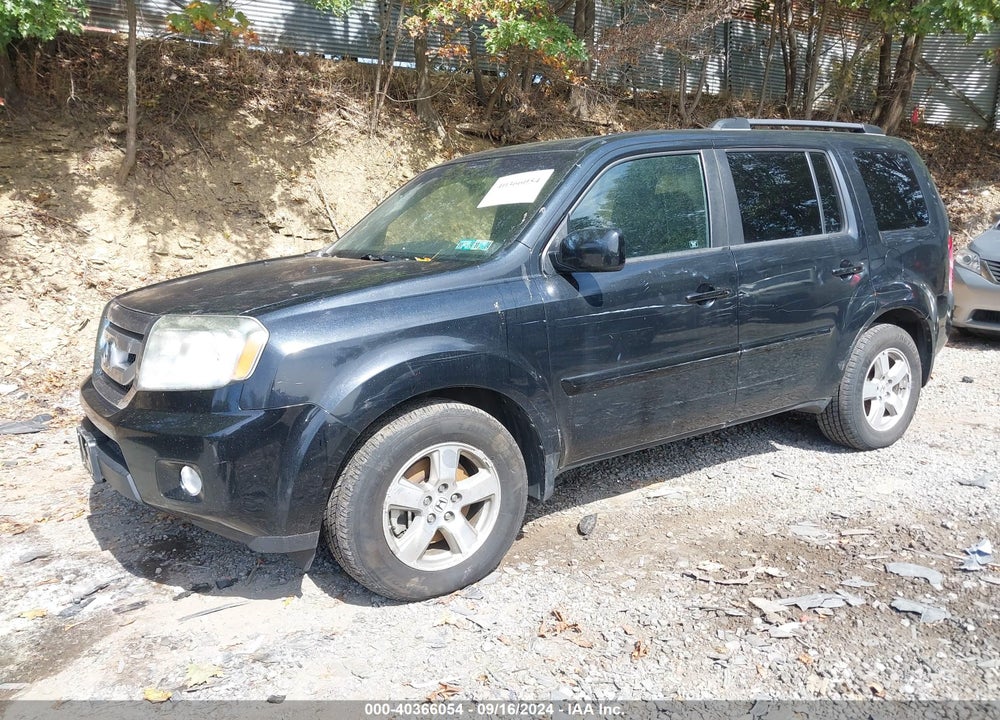 2011 HONDA PILOT EX VIN: 5FNYF4H42BB105529