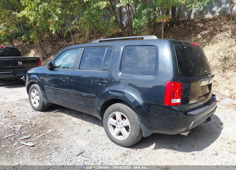 2011 HONDA PILOT EX VIN: 5FNYF4H42BB105529
