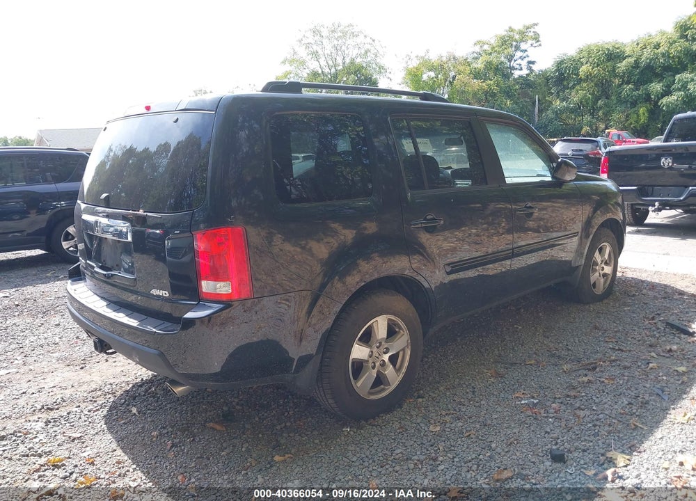 2011 HONDA PILOT EX VIN: 5FNYF4H42BB105529