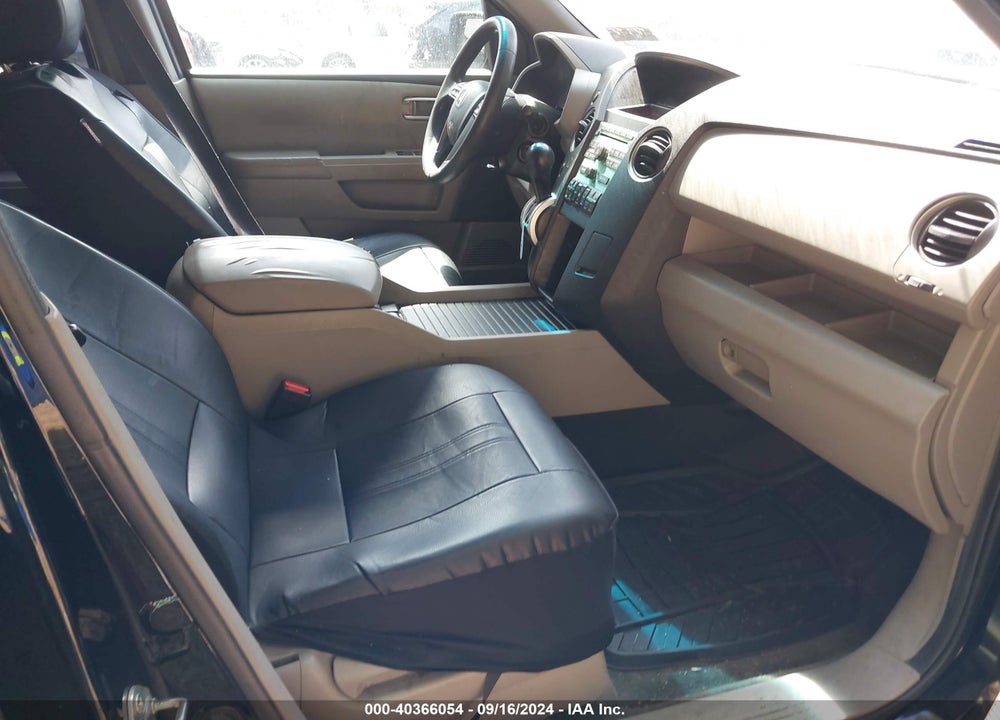 2011 HONDA PILOT EX VIN: 5FNYF4H42BB105529