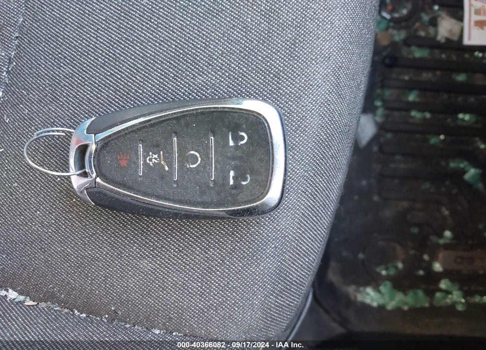 2018 CHEVROLET EQUINOX LT VIN: 2GNAXJEV9J6213829