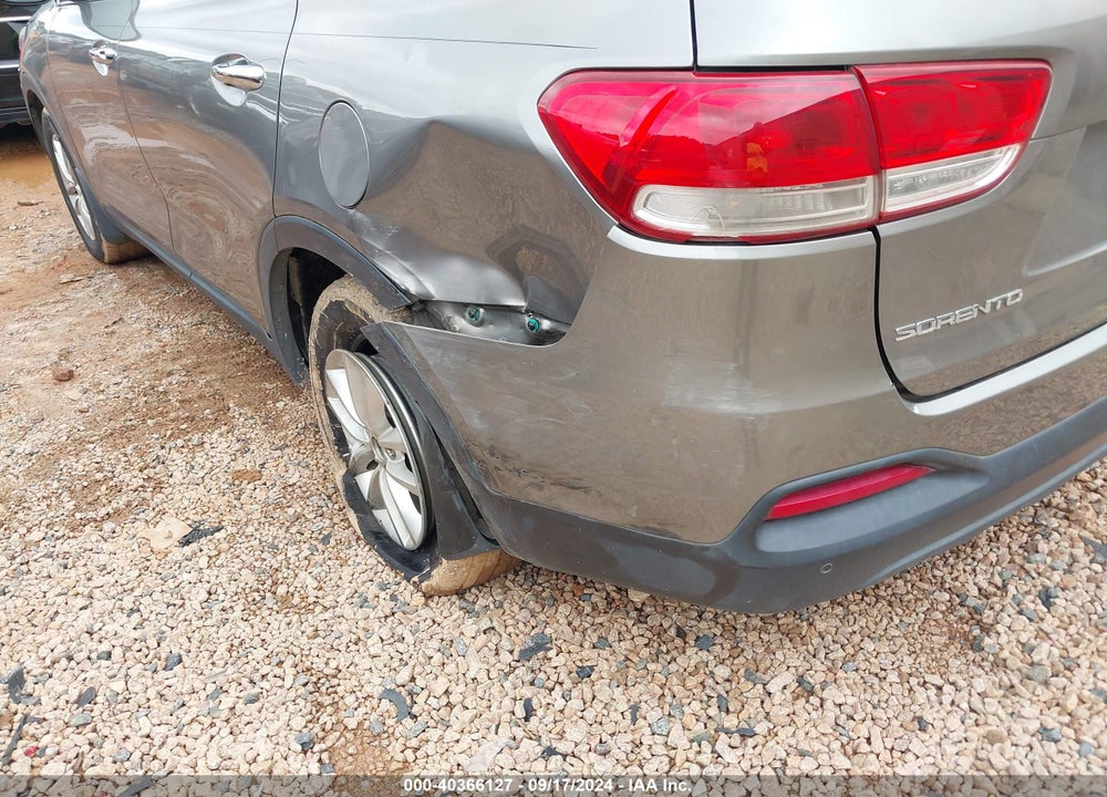 2016 KIA SORENTO 2.4L LX VIN: 5XYPG4A3XGG035613