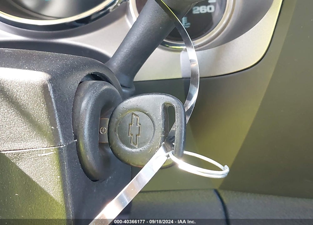 2013 CHEVROLET SILVERADO 1500 LT VIN: 1GCNKSE00DZ177024
