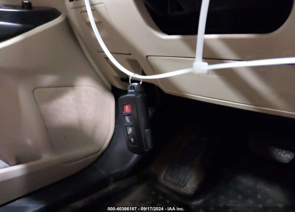 2016 TOYOTA HIGHLANDER XLE V6 VIN: 5TDJKRFH0GS500490