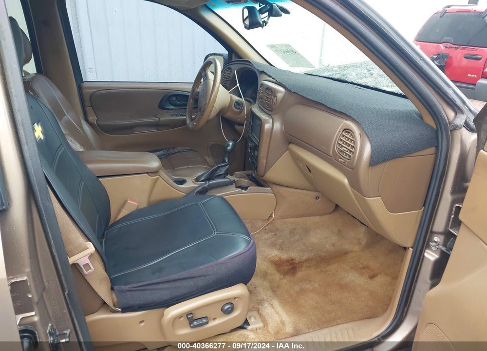 2002 CHEVROLET TRAILBLAZER EXT LT VIN: 1GNES16S226124812