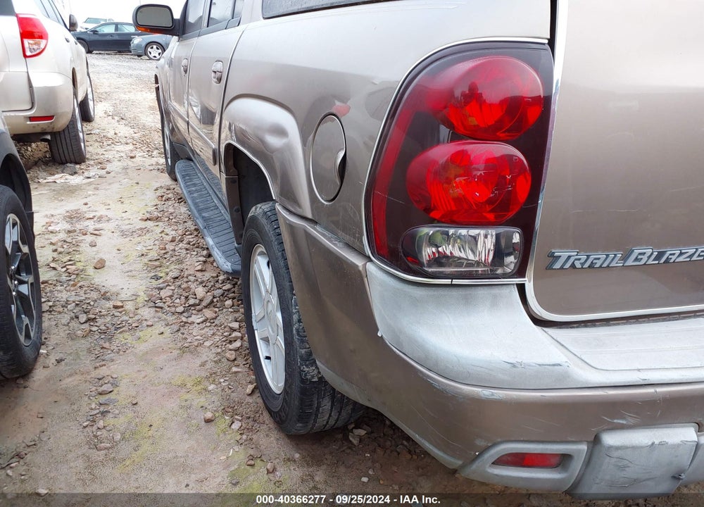 2002 CHEVROLET TRAILBLAZER EXT LT VIN: 1GNES16S226124812