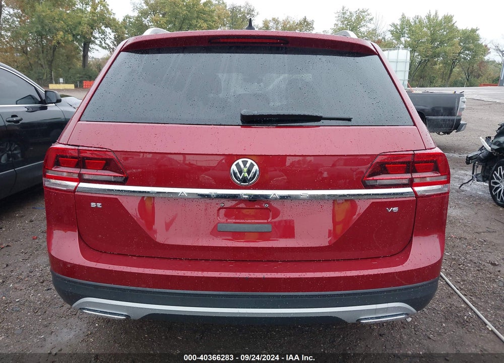 2018 VOLKSWAGEN ATLAS VIN: 1V2DR2CA8JC589868