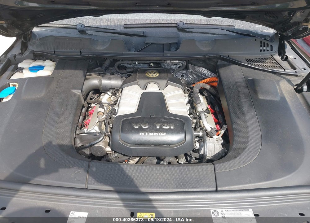 2011 VOLKSWAGEN TOUAREG HYBRID VIN: WVGFG9BP4BD002765