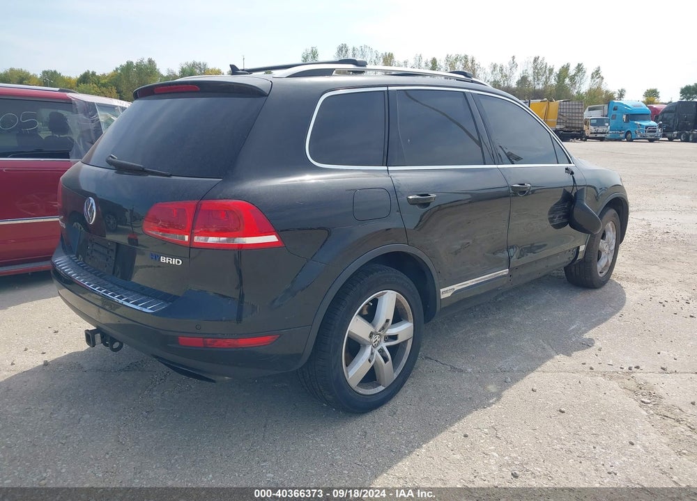 2011 VOLKSWAGEN TOUAREG HYBRID VIN: WVGFG9BP4BD002765