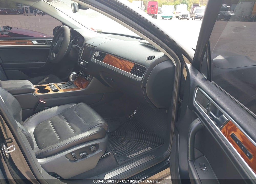 2011 VOLKSWAGEN TOUAREG HYBRID VIN: WVGFG9BP4BD002765