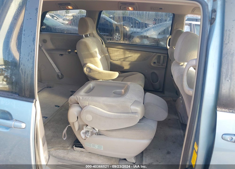 2005 TOYOTA SIENNA XLE VIN: 5TDZA22C25S274537