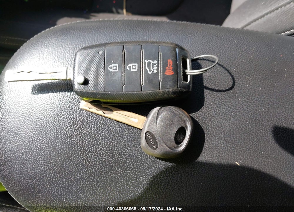 2014 KIA SOUL VIN: KNDJN2A24E7109996