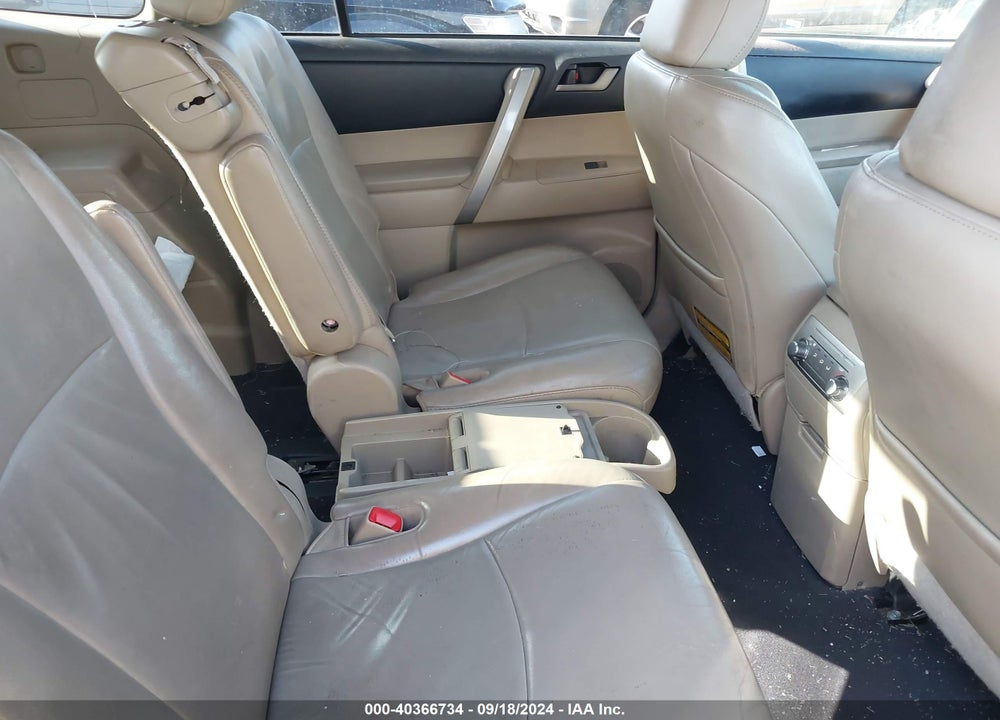 2011 TOYOTA HIGHLANDER SE V6 VIN: 5TDBK3EHXBS041173