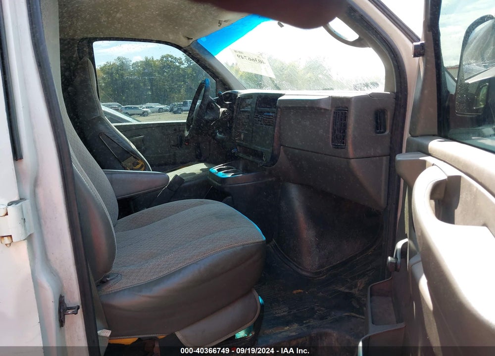 2004 CHEVROLET EXPRESS VIN: 1GCFG15T541122562