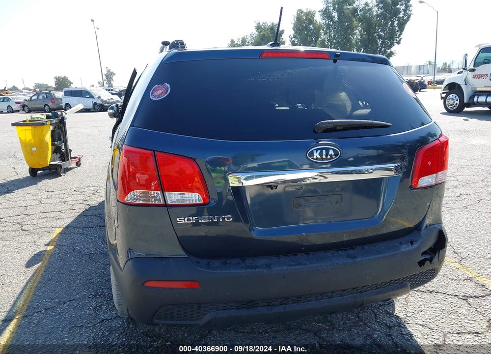 2011 KIA SORENTO LX VIN: 5XYKT4A19BG089238