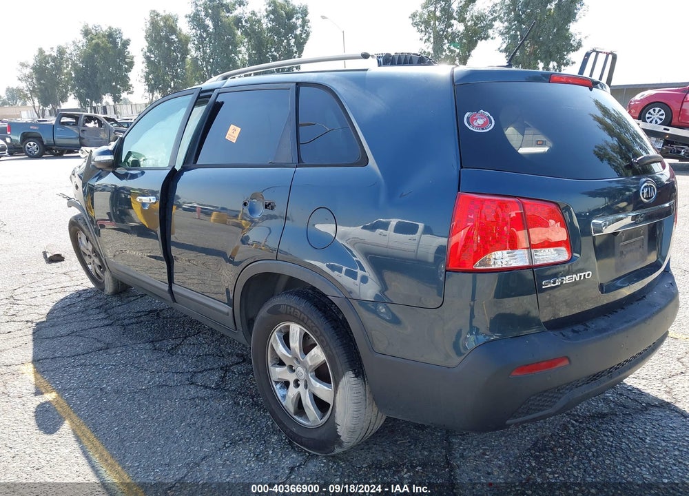 2011 KIA SORENTO LX VIN: 5XYKT4A19BG089238