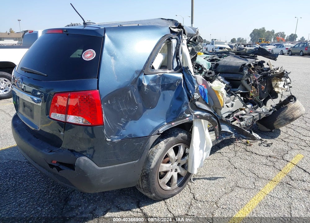 2011 KIA SORENTO LX VIN: 5XYKT4A19BG089238