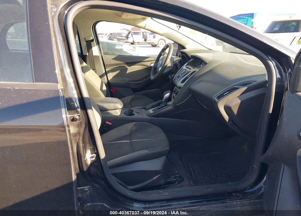 2014 FORD FOCUS SE VIN: 1FADP3F28EL438834
