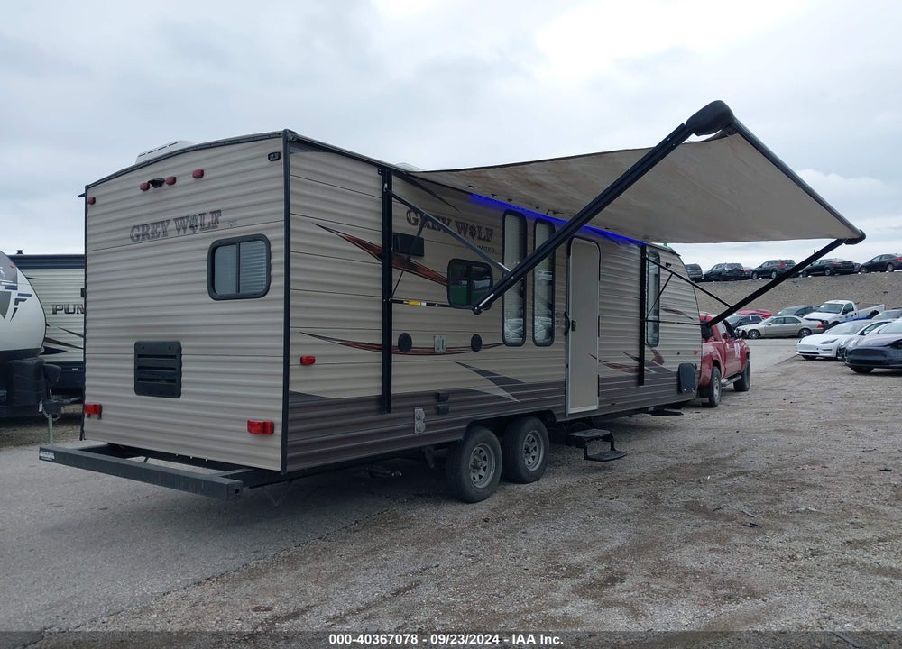 2017 CHEROKEE BY FOREST R GREY WOLF 24RK VIN: 4X4TCKZ24HK036904