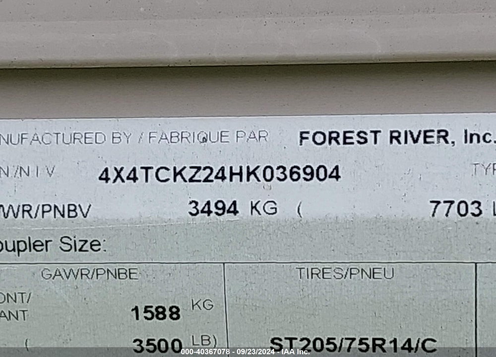 2017 CHEROKEE BY FOREST R GREY WOLF 24RK VIN: 4X4TCKZ24HK036904
