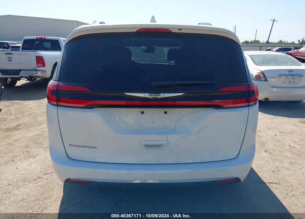 2022 CHRYSLER PACIFICA TOURING L VIN: 2C4RC1BG4NR235030