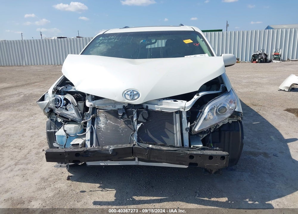 2017 TOYOTA SIENNA XLE 8 PASSENGER VIN: 5TDYZ3DCXHS883726
