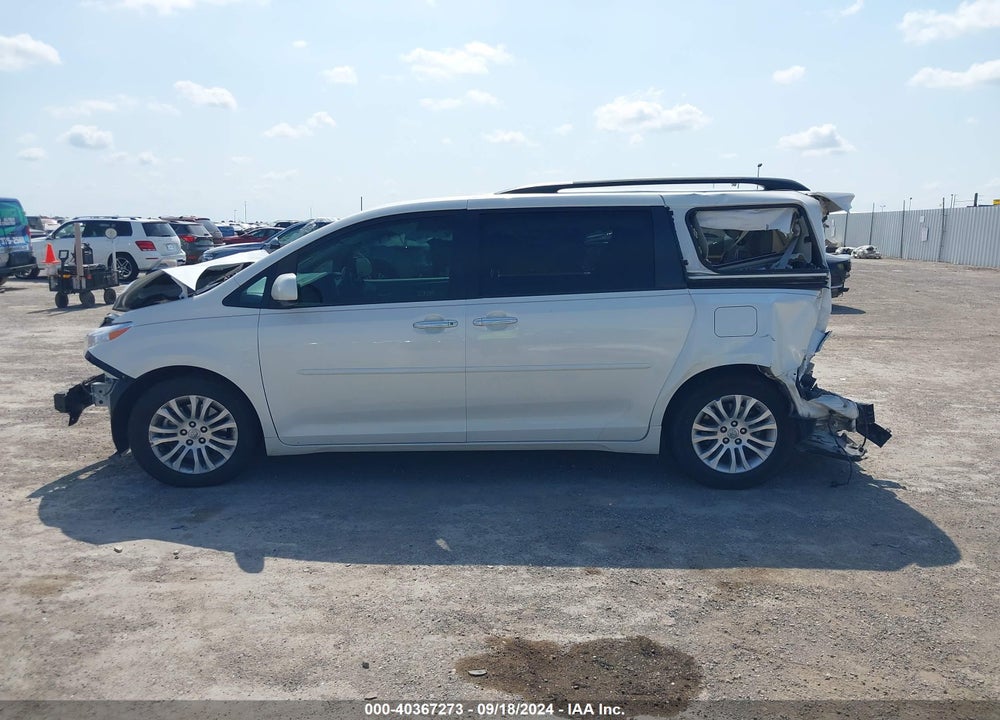2017 TOYOTA SIENNA XLE 8 PASSENGER VIN: 5TDYZ3DCXHS883726