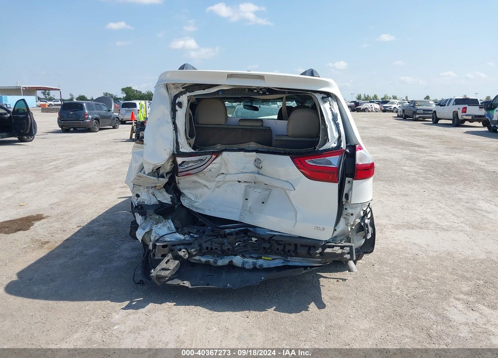 2017 TOYOTA SIENNA XLE 8 PASSENGER VIN: 5TDYZ3DCXHS883726