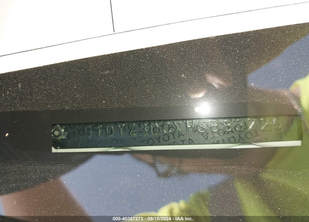 2017 TOYOTA SIENNA XLE 8 PASSENGER VIN: 5TDYZ3DCXHS883726
