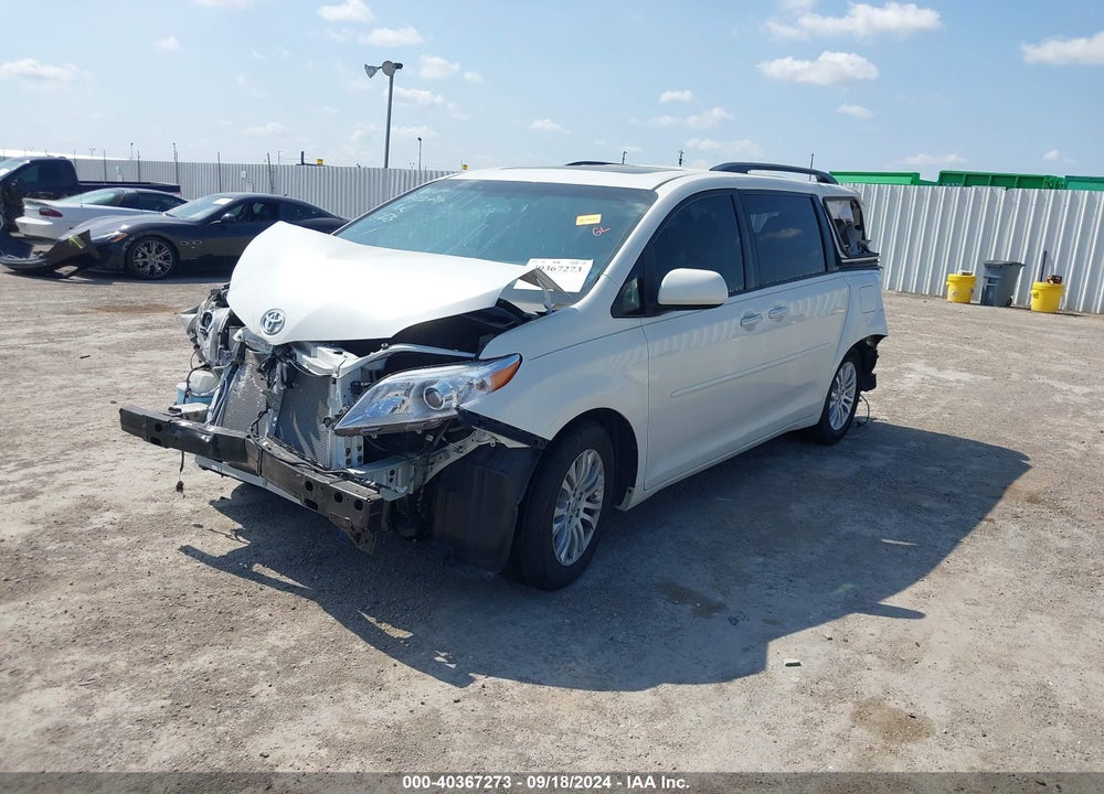 2017 TOYOTA SIENNA XLE 8 PASSENGER VIN: 5TDYZ3DCXHS883726