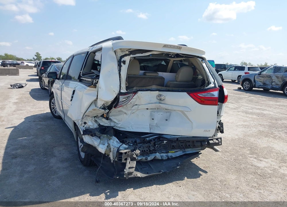 2017 TOYOTA SIENNA XLE 8 PASSENGER VIN: 5TDYZ3DCXHS883726