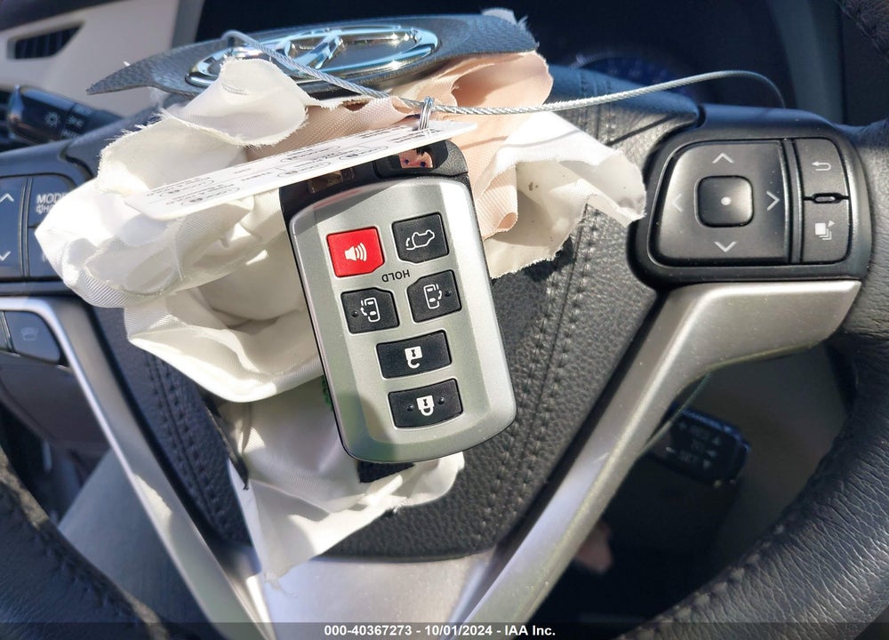 2017 TOYOTA SIENNA XLE 8 PASSENGER VIN: 5TDYZ3DCXHS883726