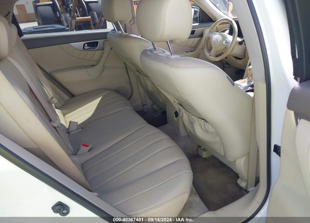 2017 INFINITI QX70 VIN: JN8CS1MU9HM143032