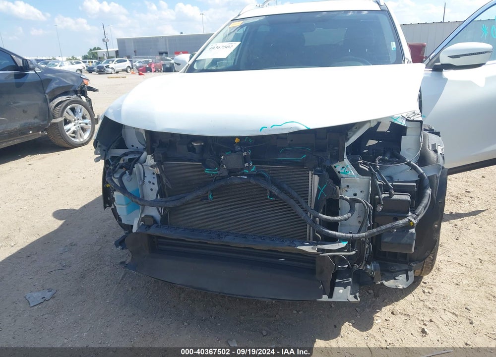 2018 NISSAN ROGUE SV VIN: KNMAT2MV8JP527662