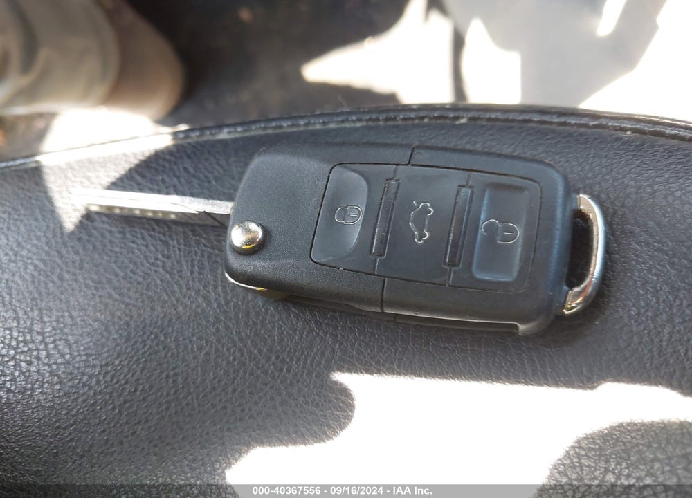 2004 VOLKSWAGEN NEW BEETLE GLS VIN: 3VWCM31Y24M344615