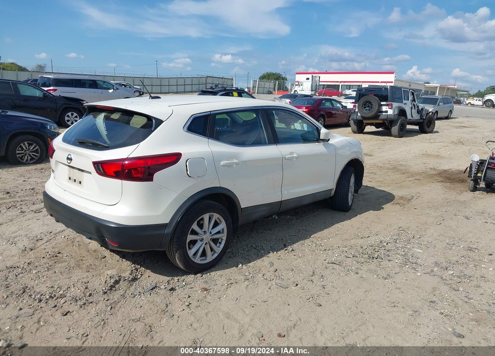 2017 NISSAN ROGUE SPORT S VIN: JN1BJ1CP4HW010739