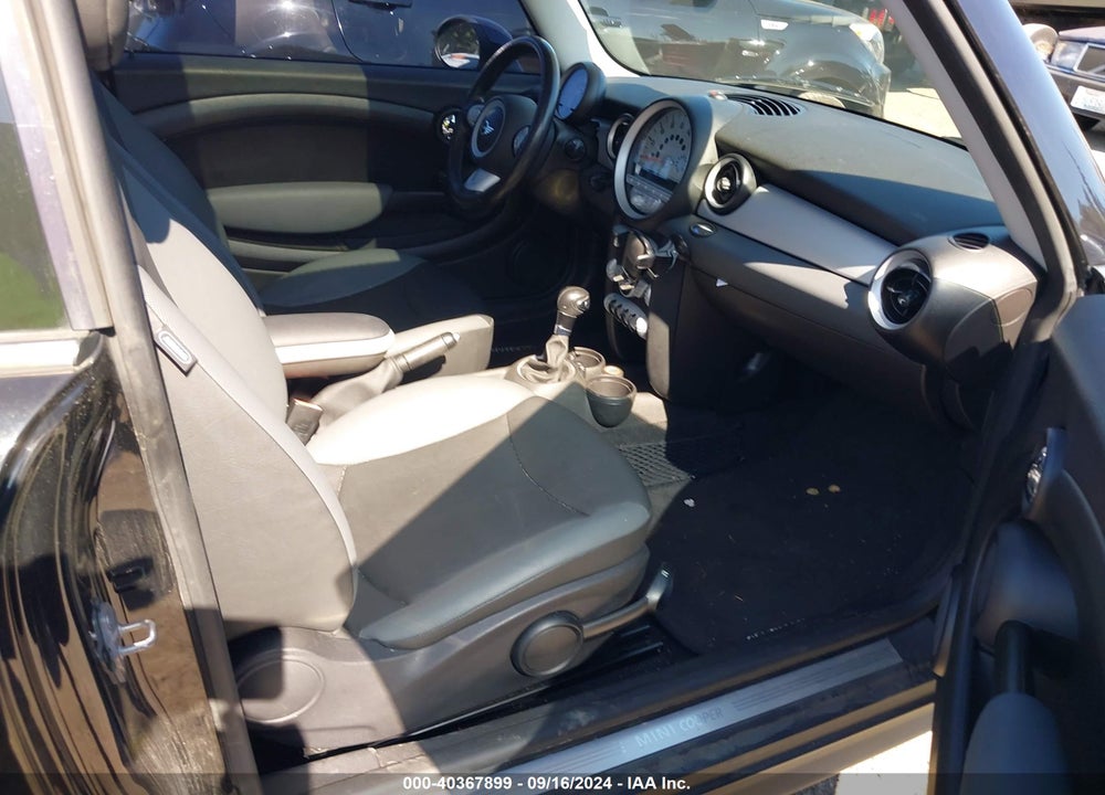 2010 MINI COOPER CLUBMAN VIN: WMWML3C54ATX37927