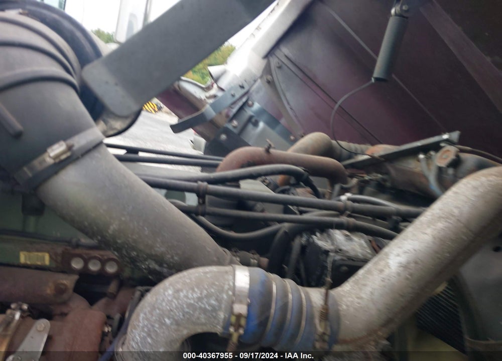 2000 FREIGHTLINER CONVENTIONAL FLD120 VIN: 1FUYDSEB8YLF41235