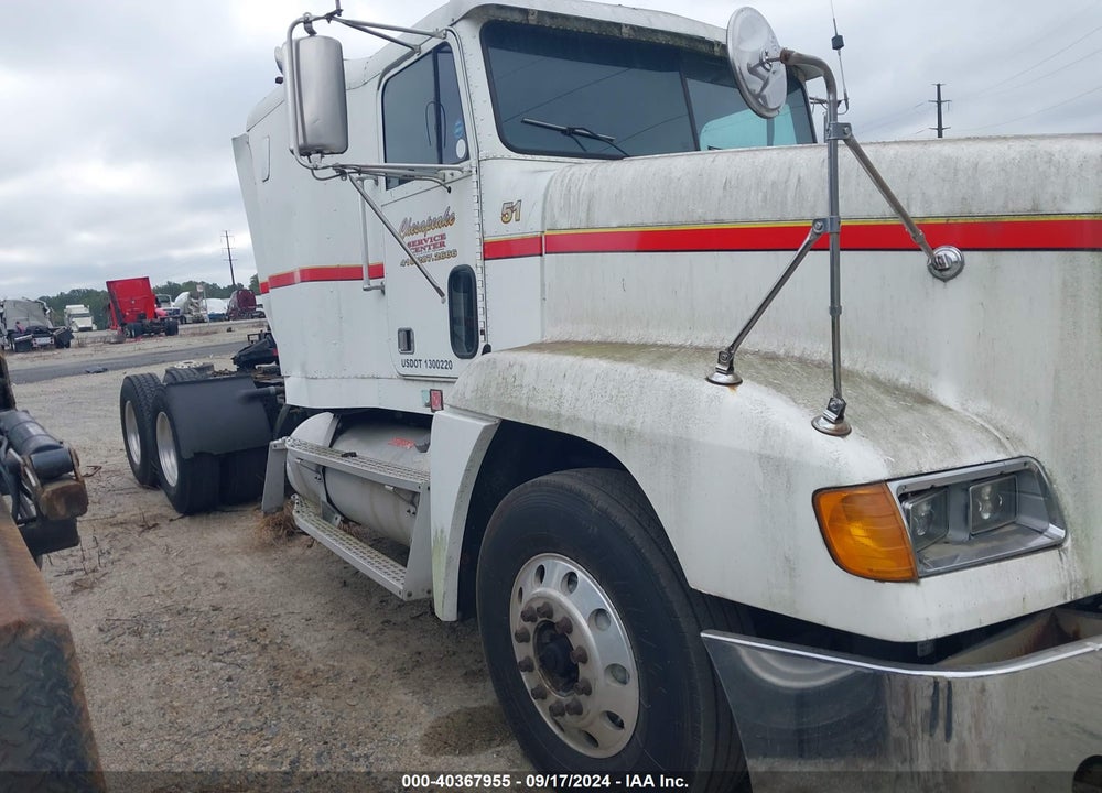 2000 FREIGHTLINER CONVENTIONAL FLD120 VIN: 1FUYDSEB8YLF41235