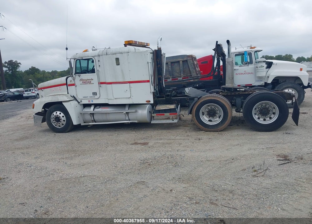 2000 FREIGHTLINER CONVENTIONAL FLD120 VIN: 1FUYDSEB8YLF41235