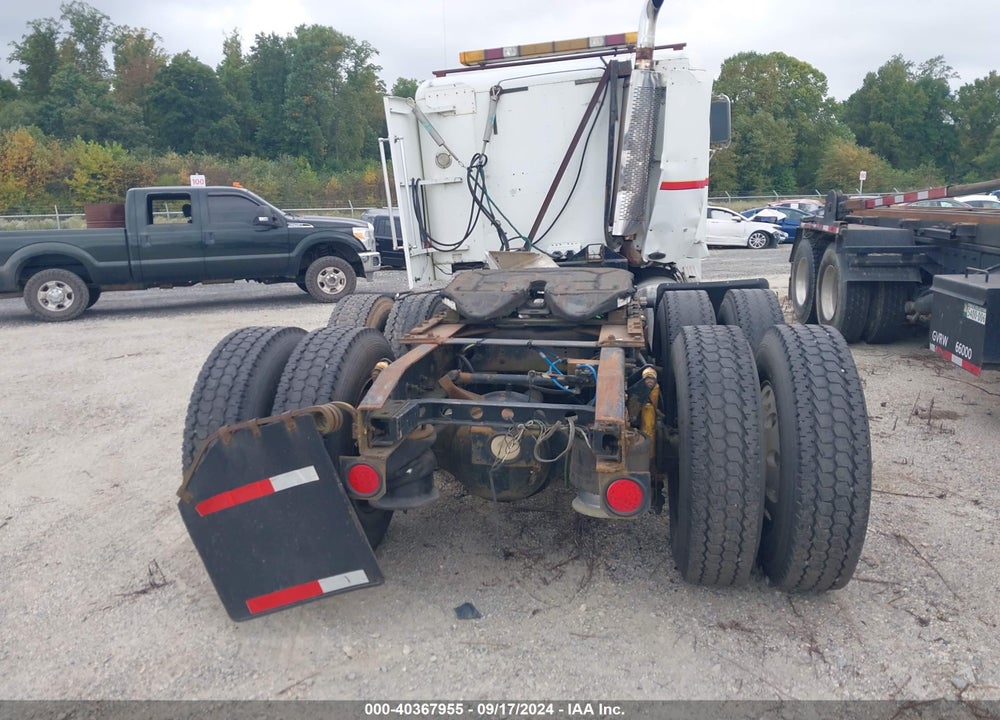 2000 FREIGHTLINER CONVENTIONAL FLD120 VIN: 1FUYDSEB8YLF41235