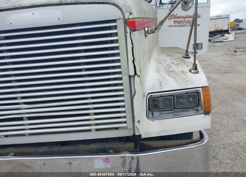 2000 FREIGHTLINER CONVENTIONAL FLD120 VIN: 1FUYDSEB8YLF41235