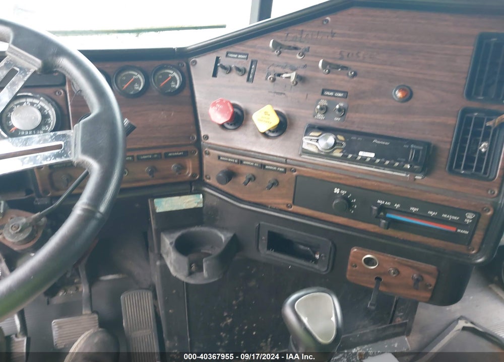 2000 FREIGHTLINER CONVENTIONAL FLD120 VIN: 1FUYDSEB8YLF41235