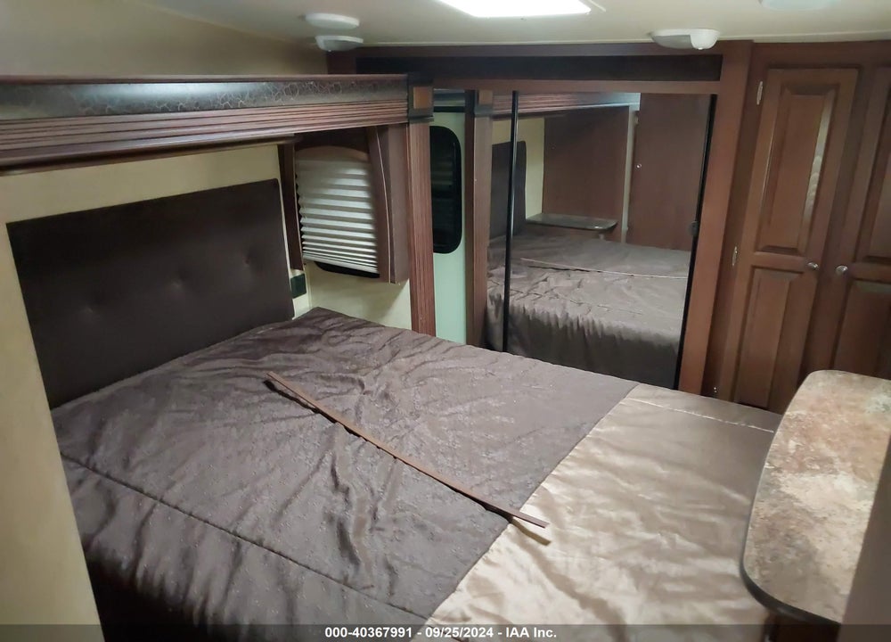 2014 JAYCO EAGLE 33.5 RETS VIN: 1UJCJ0BT2E1PG0106